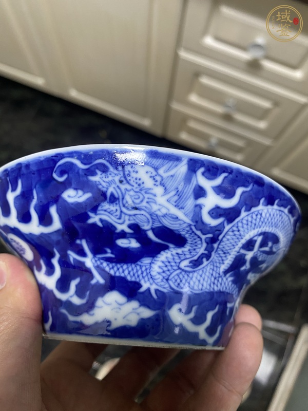 古玩陶瓷青花龍紋馬蹄杯真品鑒賞圖