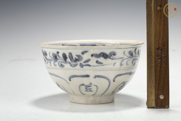 古玩陶瓷明·青花花卉紋碗真品鑒賞圖