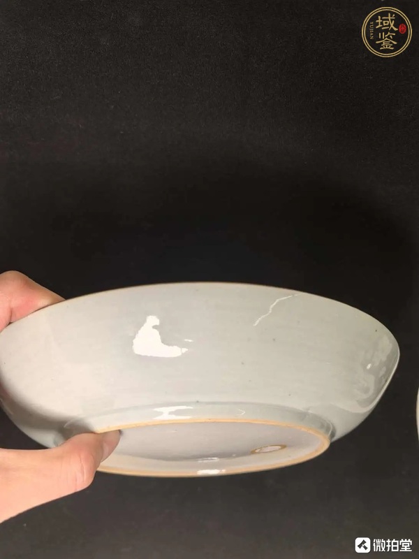 古玩陶瓷青花暗刻花卉紋盤真品鑒賞圖