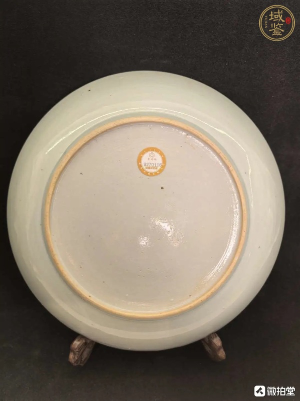 古玩陶瓷青花暗刻花卉紋盤真品鑒賞圖