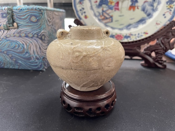 古玩轉(zhuǎn)賣印花雙耳罐拍賣，當前價格300元