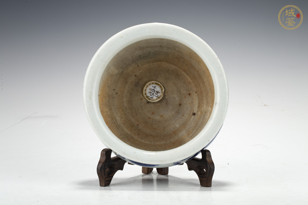 古玩陶瓷清中早·青花山水人物紋三足爐真品鑒賞圖