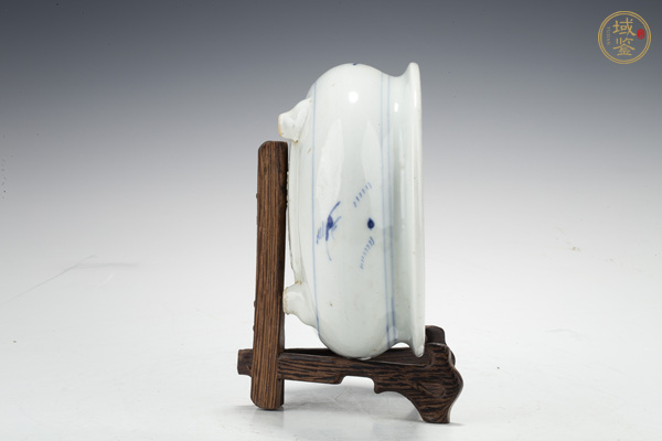 古玩陶瓷清中早·青花山水人物紋三足爐真品鑒賞圖