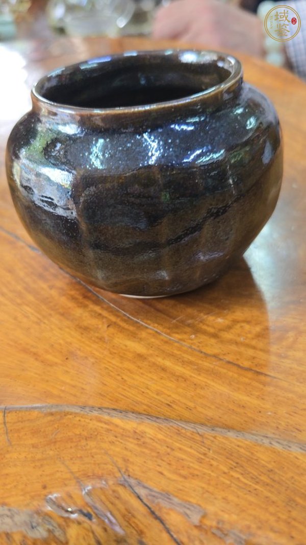 古玩陶瓷褐釉瓜棱罐真品鑒賞圖