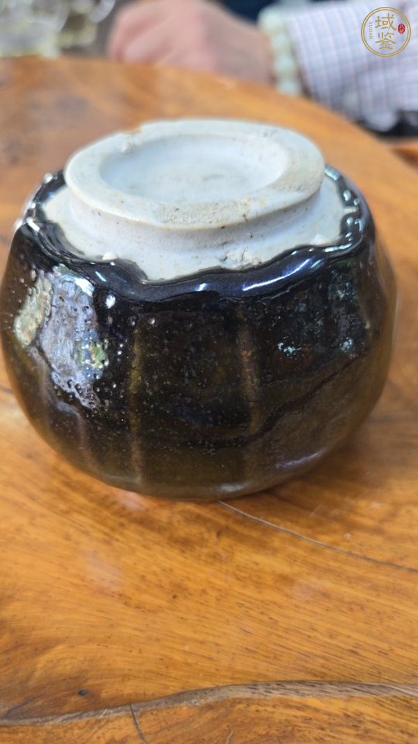 古玩陶瓷褐釉瓜棱罐真品鑒賞圖