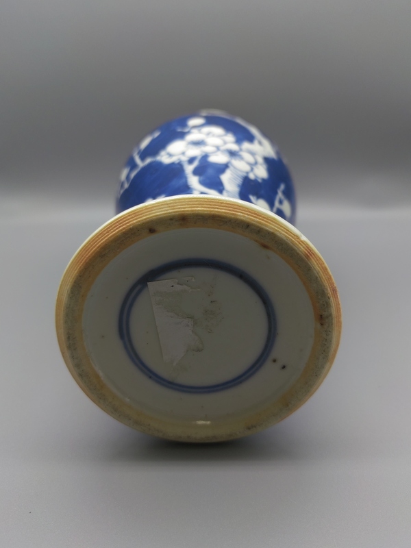 古玩陶瓷晚清青花冰梅觀音瓶拍賣，當(dāng)前價(jià)格3888元