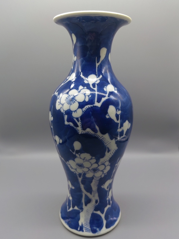 古玩陶瓷晚清青花冰梅觀音瓶拍賣，當(dāng)前價(jià)格3888元
