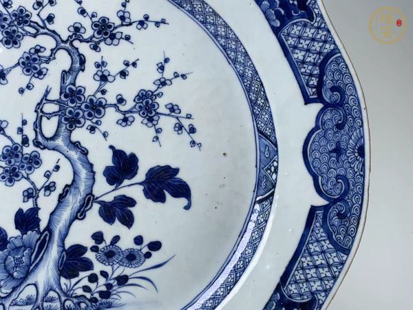 古玩陶瓷清乾隆·青花花卉紋大盤真品鑒賞圖