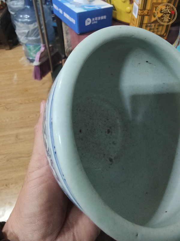 古玩陶瓷纏枝花卉紋青花缸真品鑒賞圖