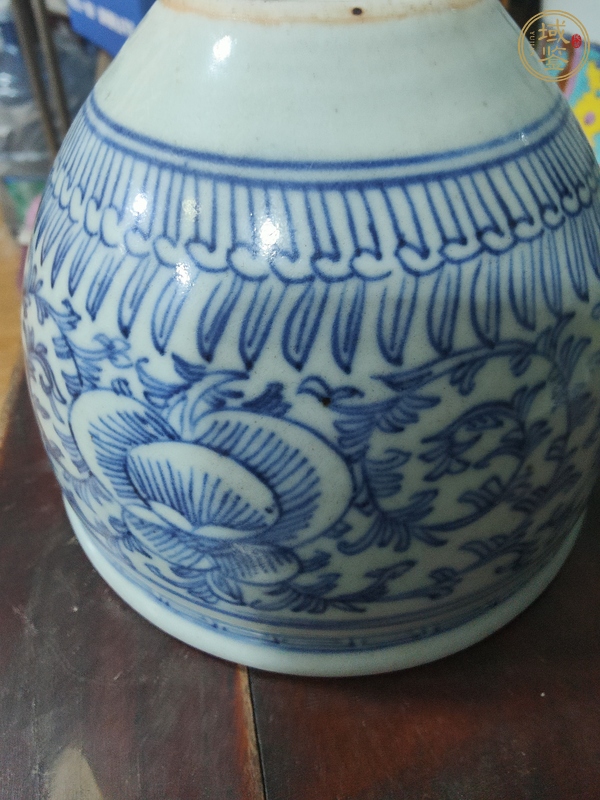 古玩陶瓷纏枝花卉紋青花缸真品鑒賞圖