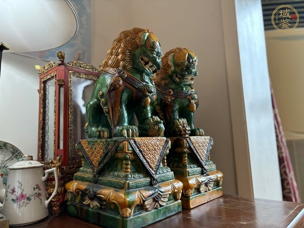 古玩陶瓷三彩獅子擺件真品鑒賞圖