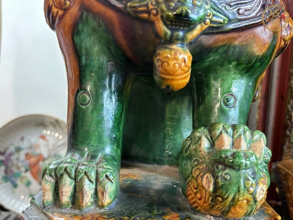 古玩陶瓷三彩獅子擺件真品鑒賞圖