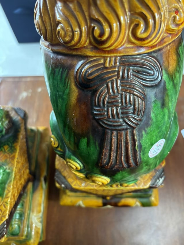 古玩陶瓷三彩獅子擺件真品鑒賞圖