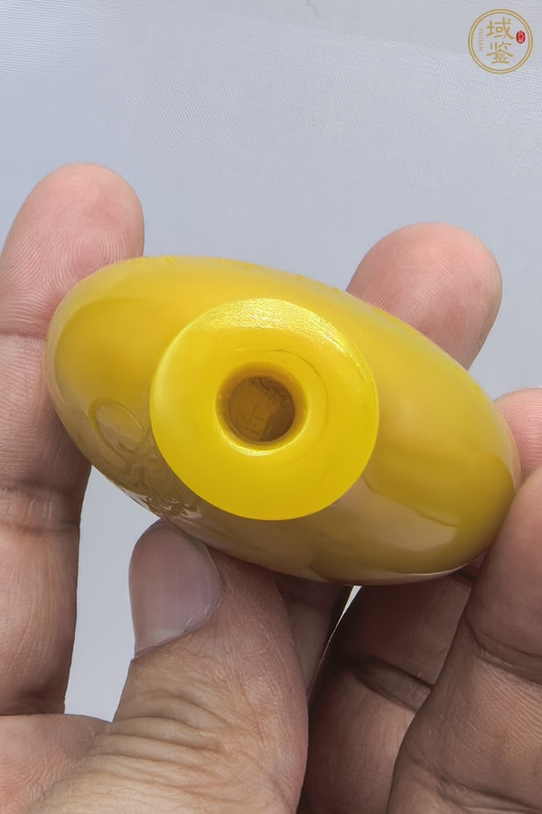 古玩玉器雞油黃料器鼻煙壺真品鑒賞圖