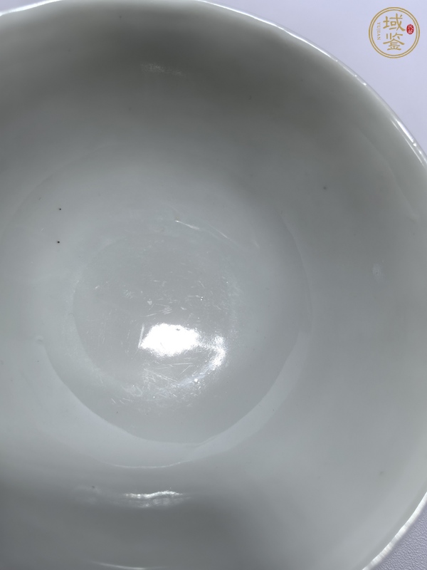 古玩陶瓷黃釉地軋道粉彩碗真品鑒賞圖