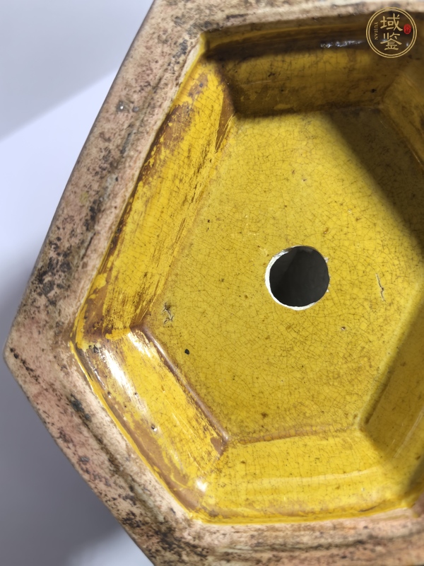 古玩陶瓷黃釉六方雙耳瓶真品鑒賞圖