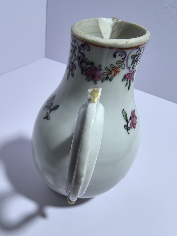 古玩陶瓷花卉紋廣彩奶壺拍賣，當(dāng)前價(jià)格1500元