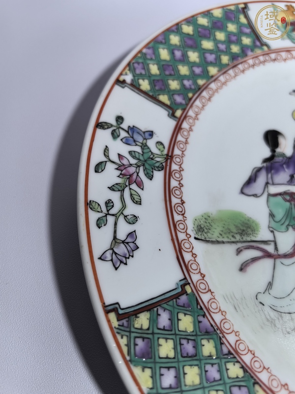 古玩陶瓷仕女紋粉彩盤真品鑒賞圖