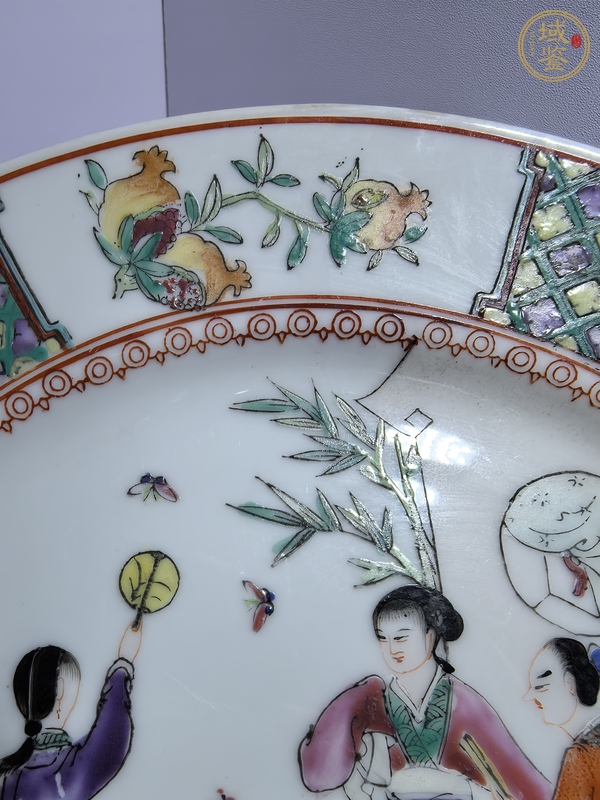 古玩陶瓷仕女紋粉彩盤真品鑒賞圖