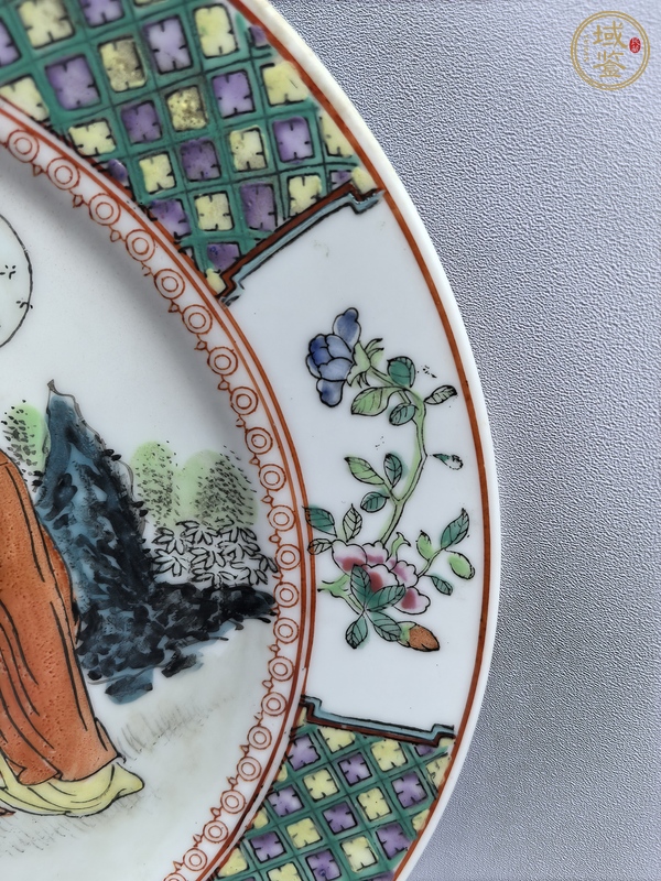 古玩陶瓷仕女紋粉彩盤真品鑒賞圖