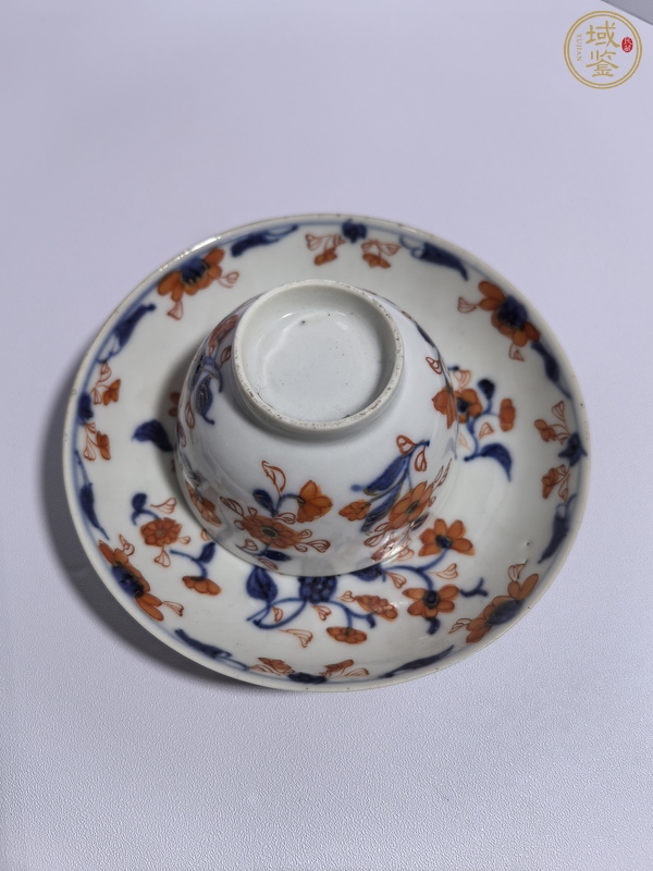 古玩陶瓷青花礬紅花卉紋杯盤真品鑒賞圖