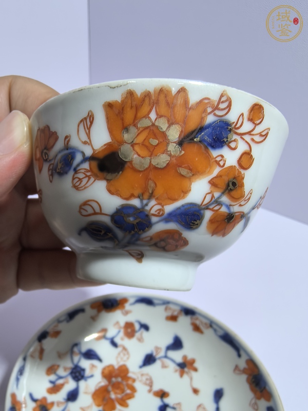 古玩陶瓷青花礬紅花卉紋杯盤真品鑒賞圖