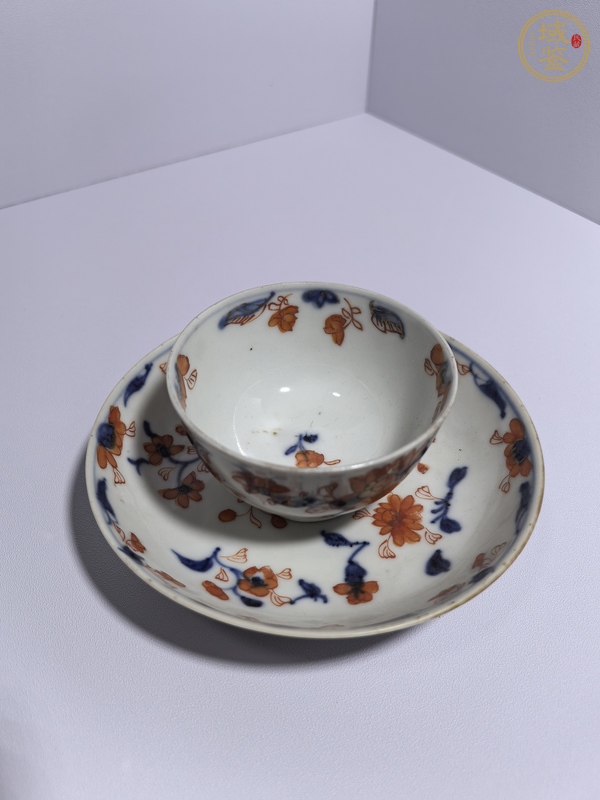 古玩陶瓷青花礬紅花卉紋杯盤真品鑒賞圖