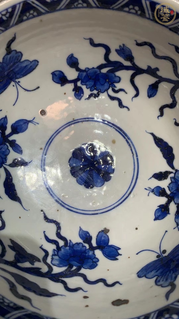 古玩陶瓷外醬釉內(nèi)青花花卉紋碗真品鑒賞圖