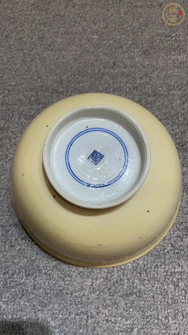 古玩陶瓷外醬釉內(nèi)青花花卉紋碗真品鑒賞圖