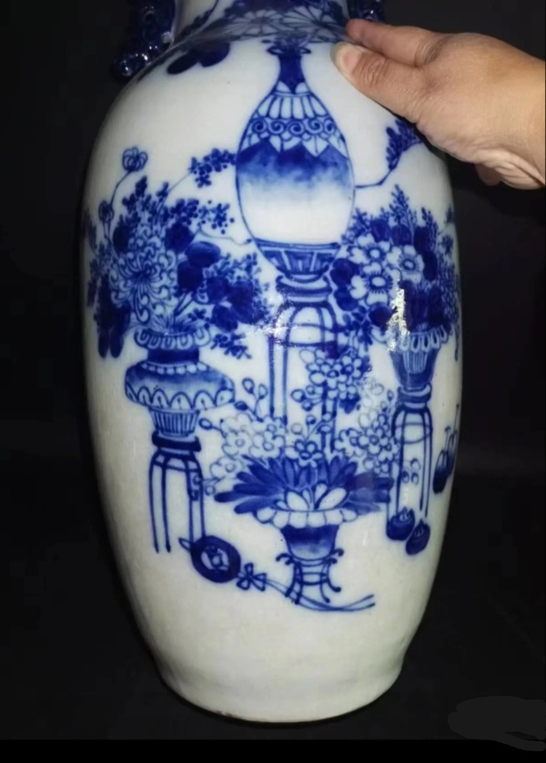 古玩陶瓷清代晚期博古圖青花大瓶拍賣，當(dāng)前價格2180元