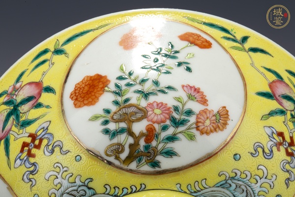 古玩陶瓷清道光·內(nèi)青花外黃地粉彩萬壽開窗靈芝花卉紋碗真品鑒賞圖