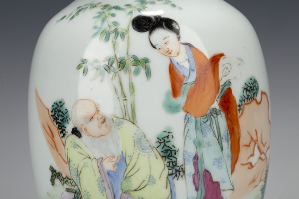 古玩陶瓷民國·粉彩麻姑獻(xiàn)壽紋撇口瓶拍賣，當(dāng)前價格9800元
