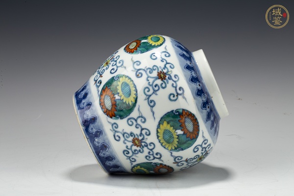 古玩陶瓷清道光·斗彩團(tuán)花紋蓋罐真品鑒賞圖