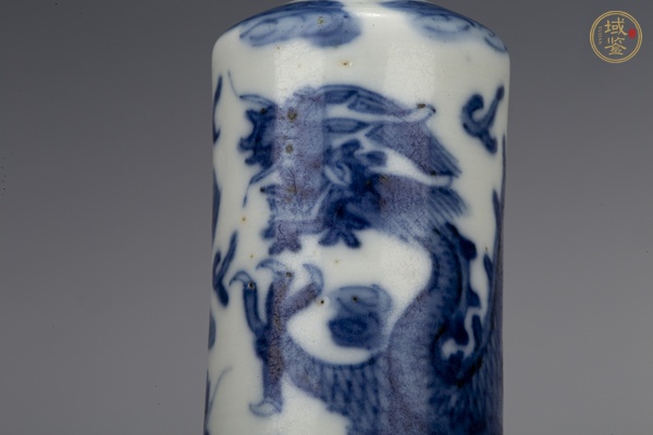 古玩陶瓷清晚·青花雙龍戲珠紋鼻煙壺真品鑒賞圖