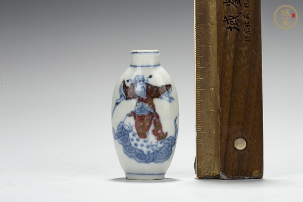 古玩陶瓷清晚·青花釉里紅人物紋鼻煙壺真品鑒賞圖