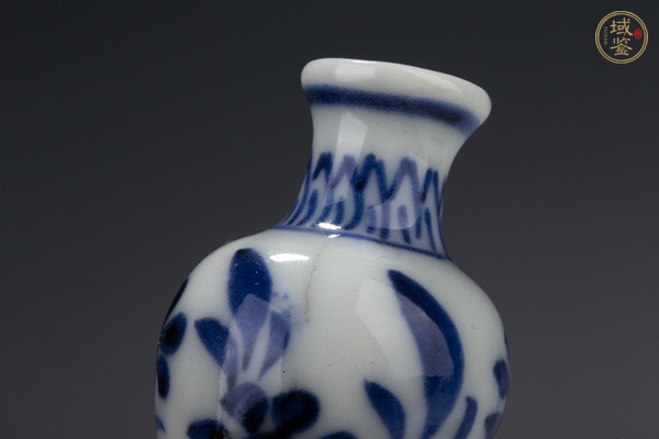 古玩陶瓷清康熙·青花花卉紋小觀音瓶真品鑒賞圖