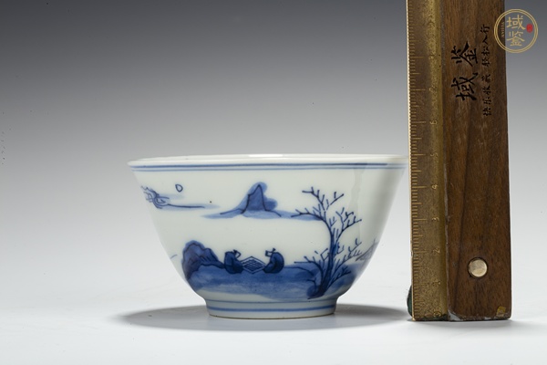 古玩陶瓷十九世紀·青花山水人物對弈圖杯真品鑒賞圖