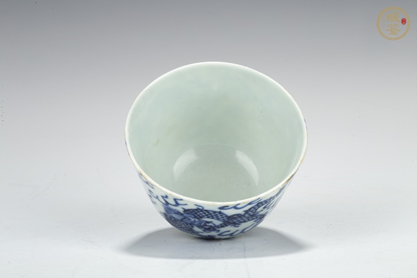 古玩陶瓷清晚·青花云龍紋杯真品鑒賞圖