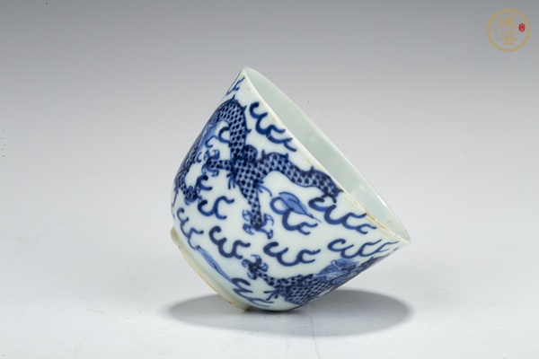 古玩陶瓷清晚·青花云龍紋杯真品鑒賞圖