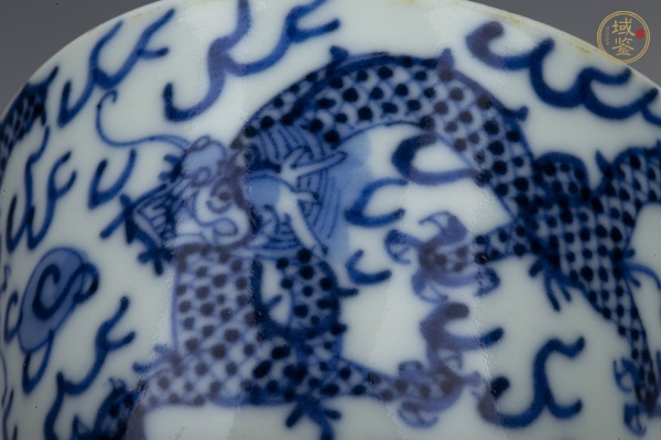 古玩陶瓷清晚·青花云龍紋杯真品鑒賞圖