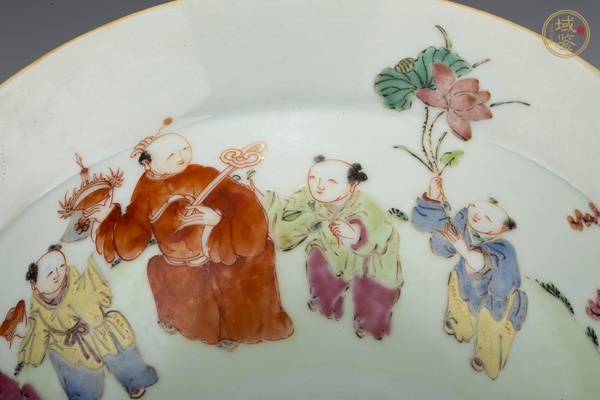 古玩陶瓷清乾隆·粉彩五子奪魁紋折沿大碗真品鑒賞圖