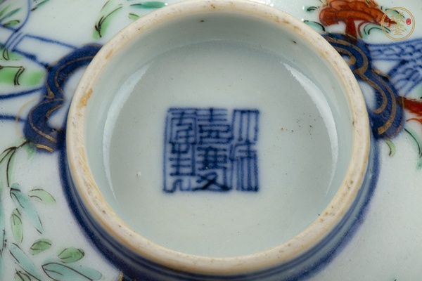 古玩陶瓷清嘉慶·青花粉彩歲寒三友紋玲瓏瓷蓋碗真品鑒賞圖