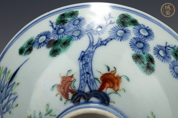 古玩陶瓷清嘉慶·青花粉彩歲寒三友紋玲瓏瓷蓋碗真品鑒賞圖