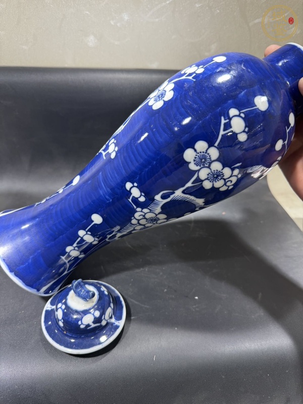 古玩陶瓷青花冰梅紋蓋瓶真品鑒賞圖
