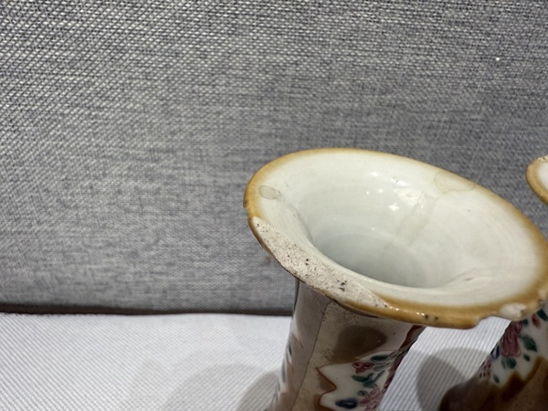 古玩陶瓷紫金釉開光粉彩花卉紋束腰花觚拍賣,當前價格1600元
