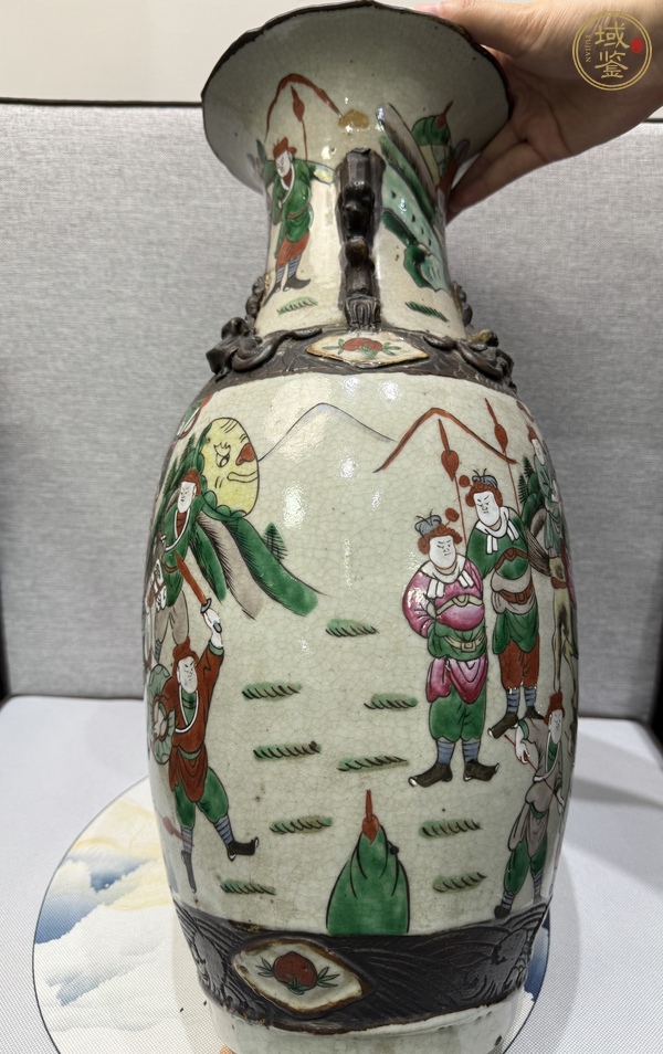 古玩陶瓷哥釉地鐵銹釉五彩加粉彩刀馬人瓶真品鑒賞圖