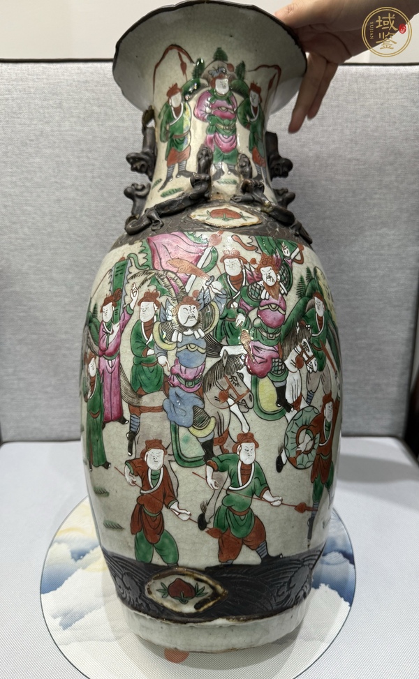 古玩陶瓷哥釉地鐵銹釉五彩加粉彩刀馬人瓶真品鑒賞圖