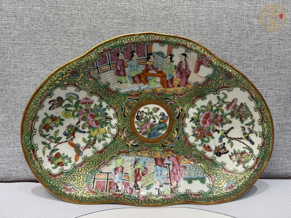 古玩陶瓷人物花鳥蝶紋廣彩盤真品鑒賞圖
