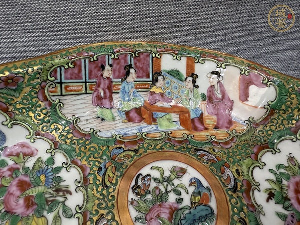 古玩陶瓷人物花鳥蝶紋廣彩盤真品鑒賞圖