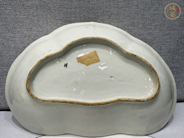 古玩陶瓷人物花鳥蝶紋廣彩盤真品鑒賞圖